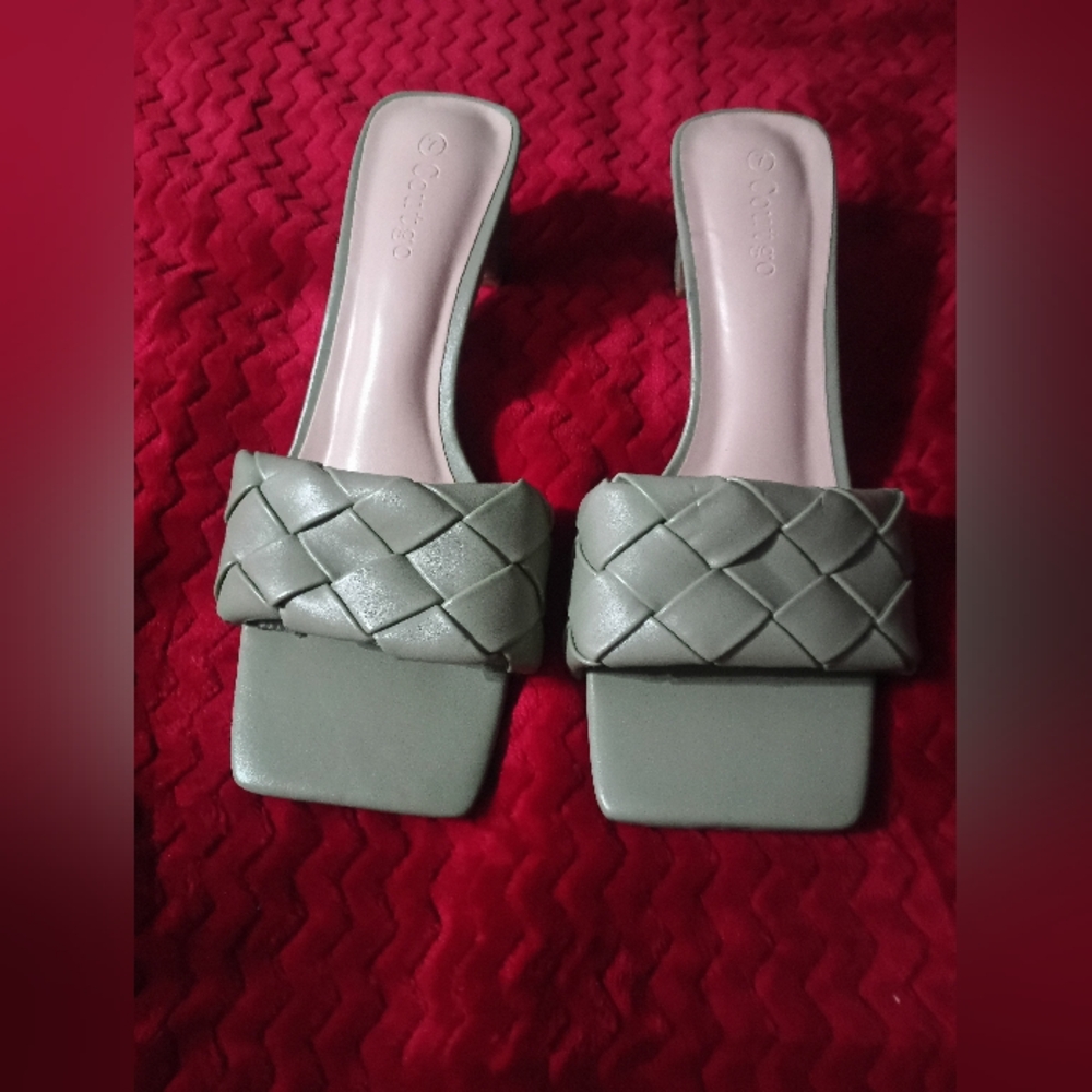 Effortless Green Mules with Textured Design(New No Tag)